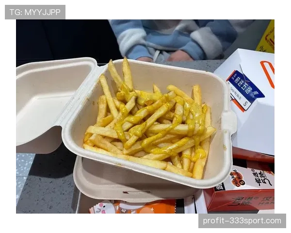 蒋圣龙赛场边的冷静跟他卡路里消费差得远,你猜他私下怎么炸鸡连续吃三天? 蒋圣龙赛场边的冷静跟他卡路里消费差得远,你猜他私下怎么炸鸡连续吃三天?